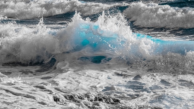 Sea waves splashing
